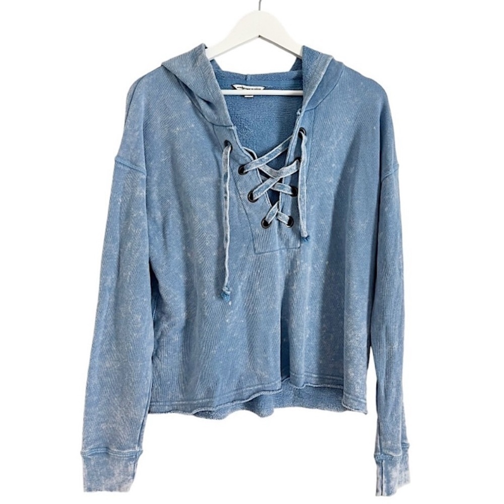American Eagle Women's Cropped Hooded Sweater in Blue Acid Wash Size Medium